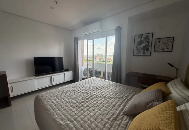 À LOUER – Studio meublé et équipé, 6ᵉ étage avec balcon et vue dégagée – Edificio Pampidos