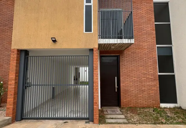 Duplex spacieux et lumineux à Lambaré