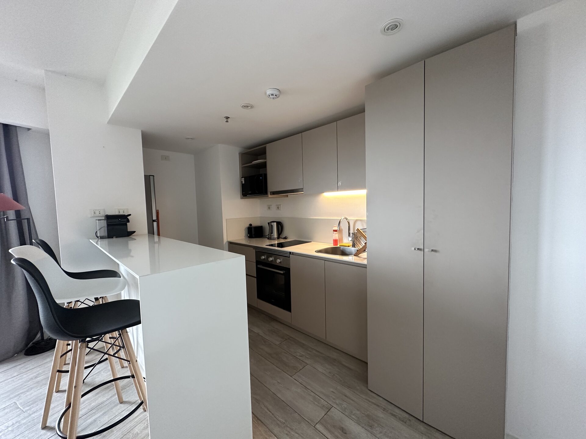 ¡Raro de encontrar! Monoambiente de 45 m² de amplitud a una cuadra de avenida Santa Teresa
